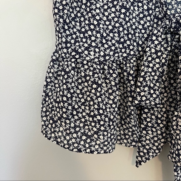 Flower Butterfly Sleeve Plunging Peplum Blouse - Picture 9 of 12